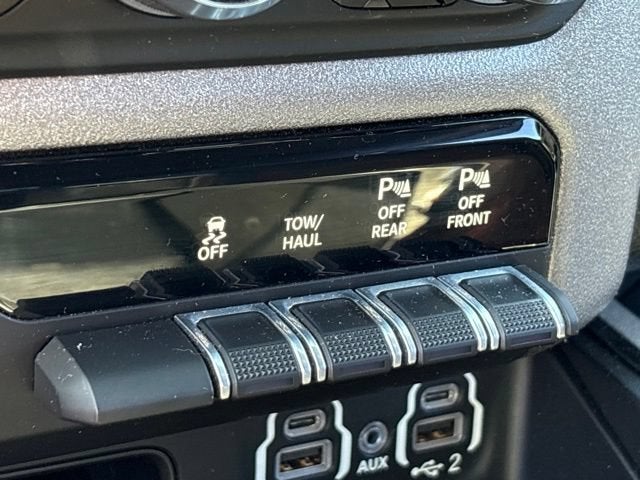 2022 RAM 1500 Big Horn Crew Cab 4x4 5'7" Box