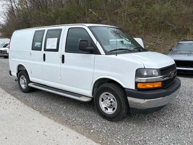 2025 Chevrolet Express Cargo WT