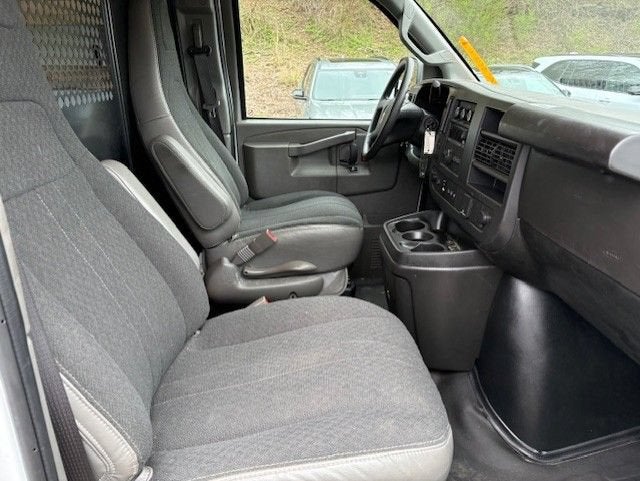 2025 Chevrolet Express Cargo WT