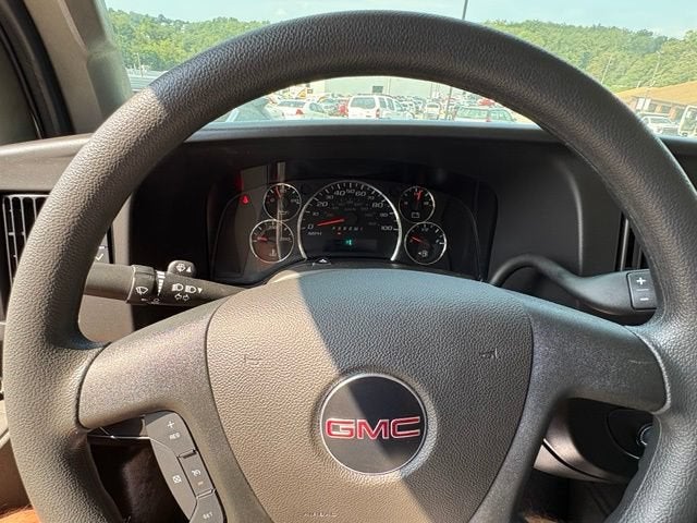 2026 GMC Savana Cutaway 3500 1WT