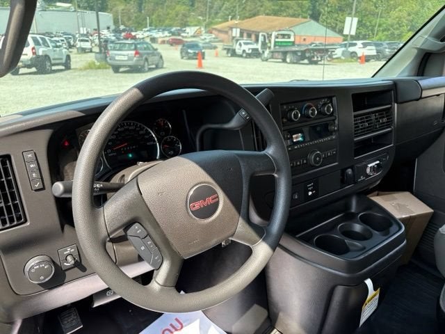 2026 GMC Savana Cutaway 3500 1WT