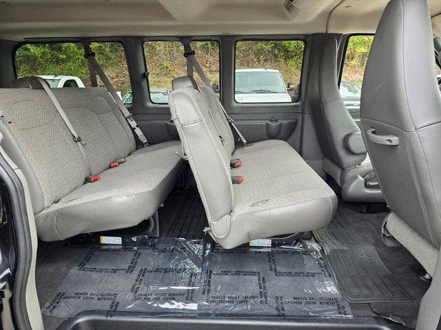 2025 GMC Savana Passenger 2500 LT