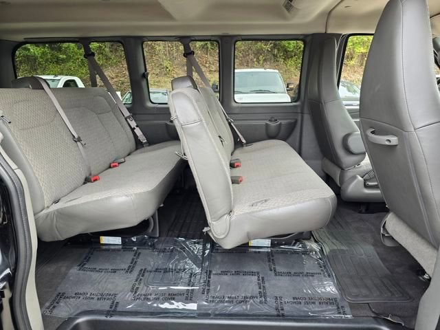 2025 GMC Savana Passenger 2500 LT