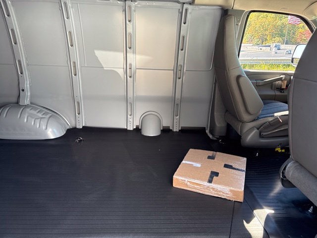 2027 GMC Savana Cargo 1WT
