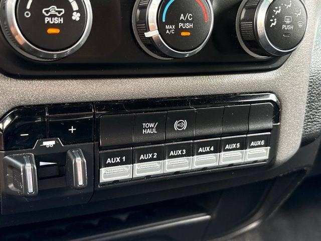 2022 RAM 2500 Tradesman Crew Cab 4x4 6'4" Box