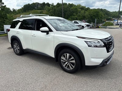 2023 Nissan Pathfinder SL 4WD
