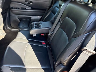 2023 Nissan Pathfinder SL 4WD