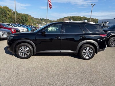 2023 Nissan Pathfinder SL 4WD