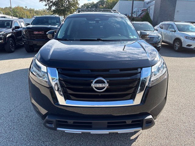 2023 Nissan Pathfinder SL 4WD