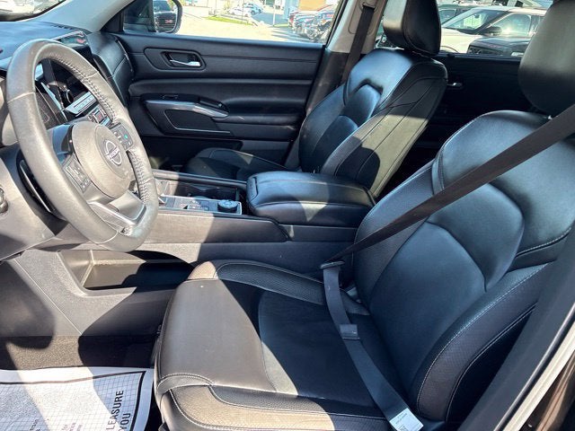 2023 Nissan Pathfinder SL 4WD