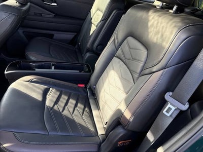 2025 Nissan Pathfinder Platinum 4WD