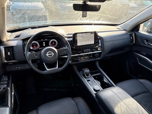 2025 Nissan Pathfinder Platinum 4WD