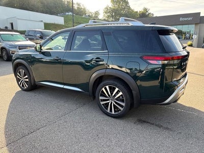 2025 Nissan Pathfinder Platinum 4WD