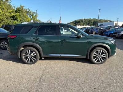 2025 Nissan Pathfinder Platinum 4WD