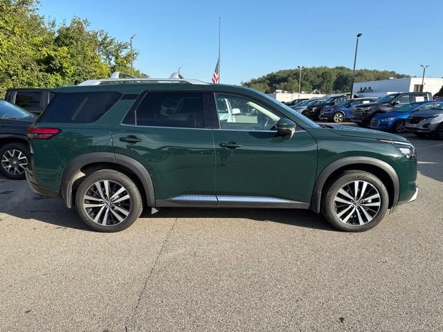 2025 Nissan Pathfinder Platinum 4WD