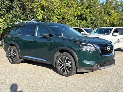 2025 Nissan Pathfinder Platinum 4WD