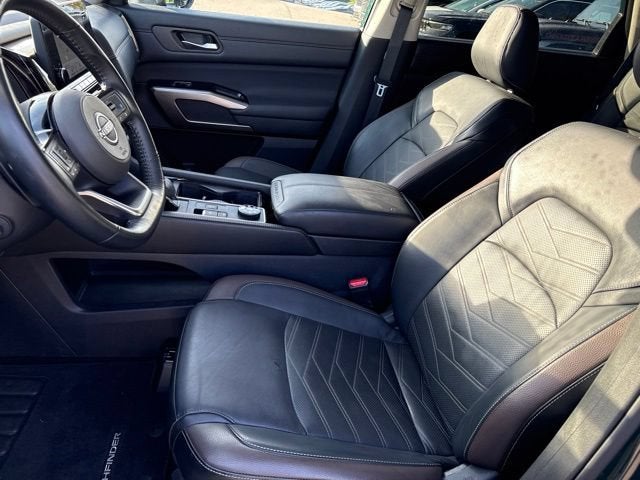 2025 Nissan Pathfinder Platinum 4WD