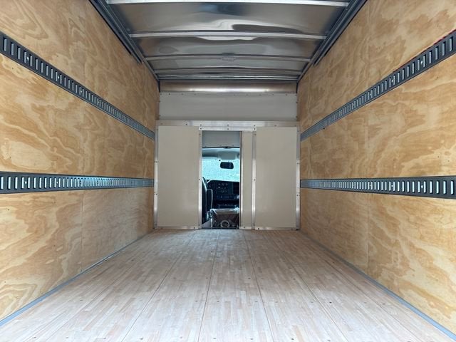 2026 GMC Savana Cutaway 3500 1WT