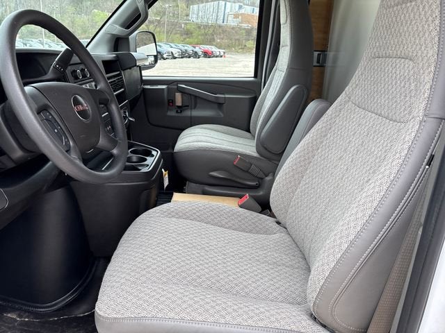 2026 GMC Savana Cutaway 3500 1WT