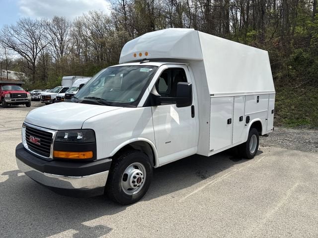 2025 GMC Savana Cutaway 3500 1WT