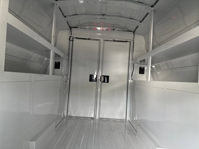 2025 GMC Savana Cutaway 3500 1WT