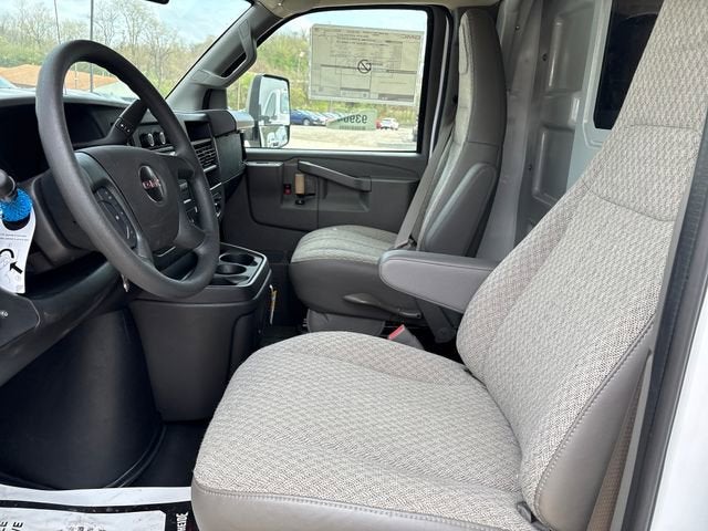 2025 GMC Savana Cutaway 3500 1WT