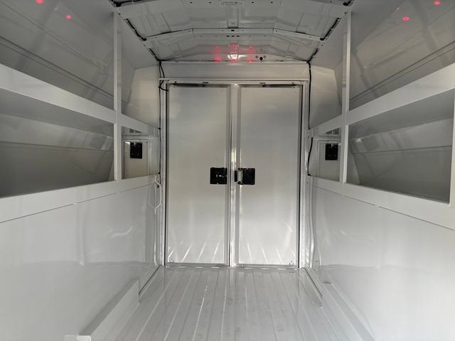 2025 GMC Savana Cutaway 3500 1WT