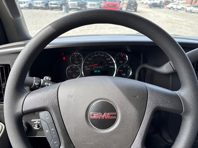 2026 GMC Savana Cutaway 3500 1WT