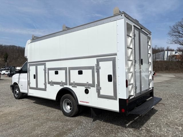 2026 GMC Savana Cutaway 3500 1WT