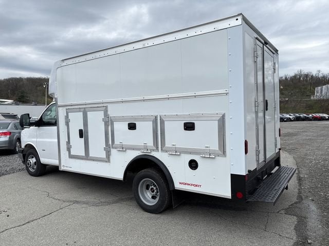 2026 GMC Savana Cutaway 3500 1WT