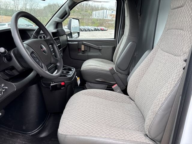 2026 GMC Savana Cutaway 3500 1WT