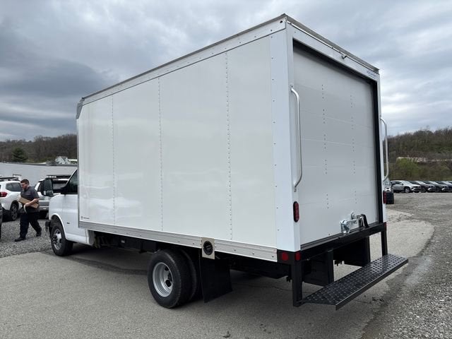 2026 GMC Savana Cutaway 3500 1WT