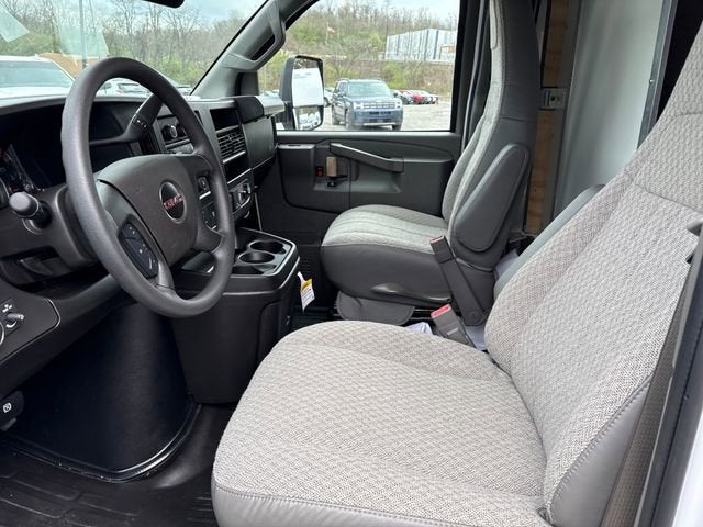 2026 GMC Savana Cutaway 3500 1WT