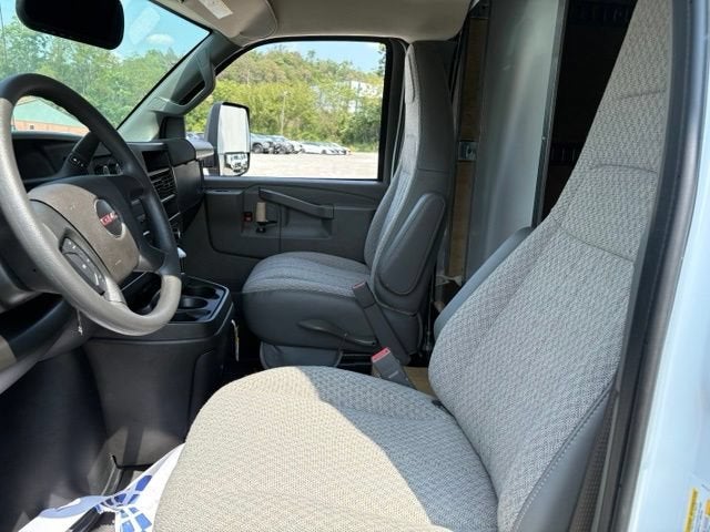 2026 GMC Savana Cutaway 3500 1WT